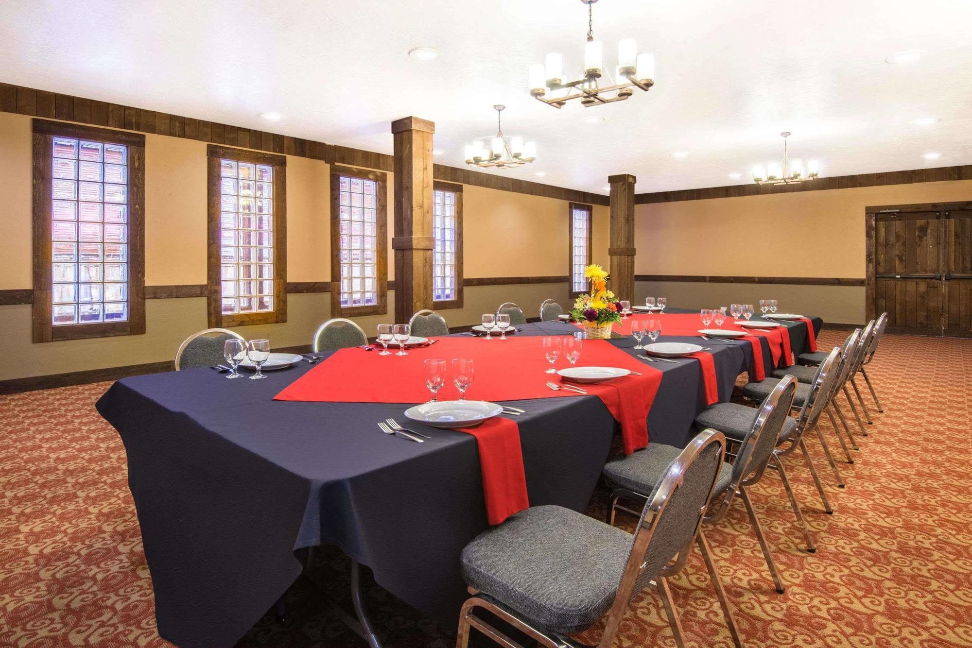 Ramada By Wyndham Downtown DEN