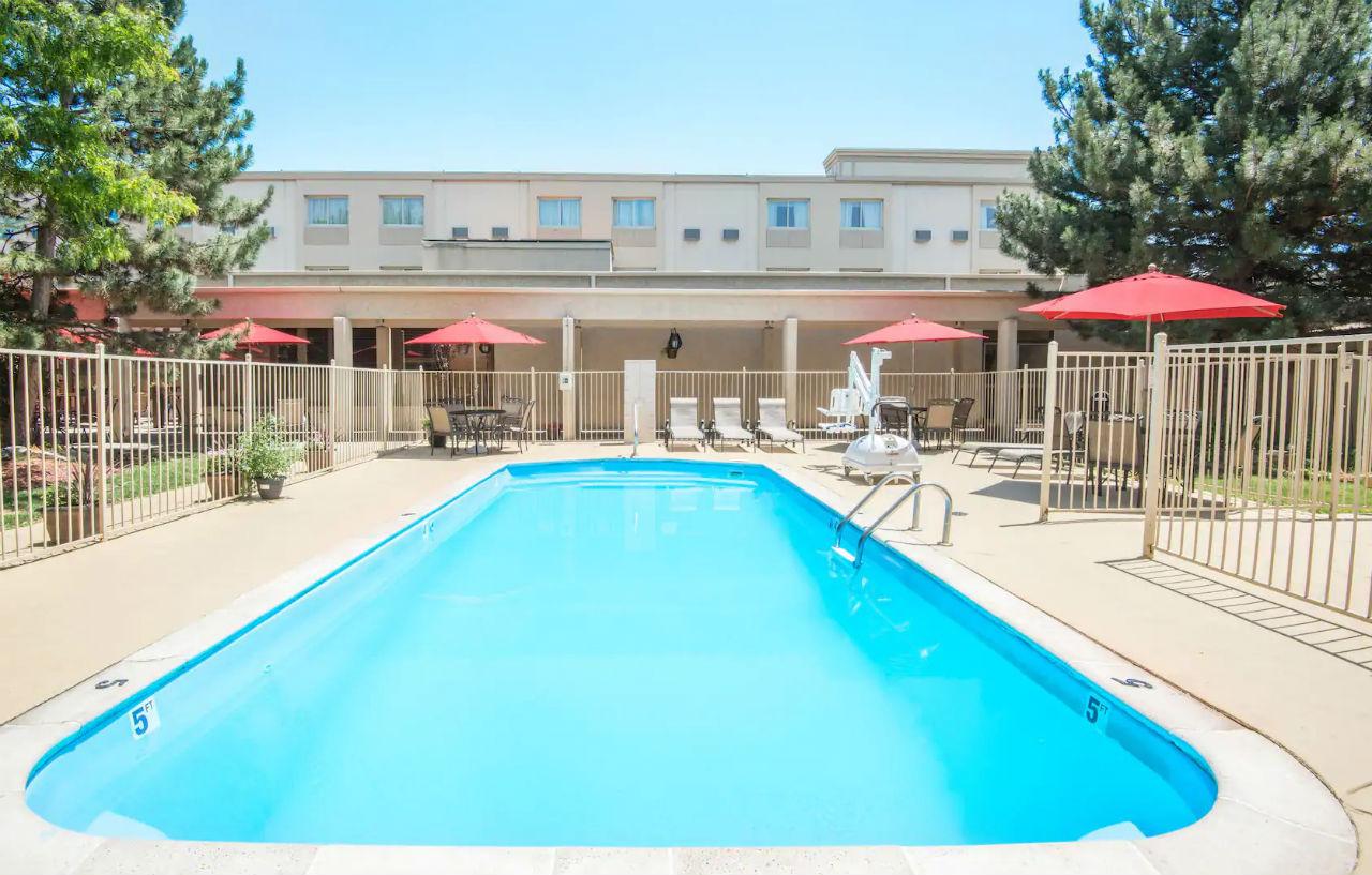 Ramada By Wyndham Downtown Hotel DEN