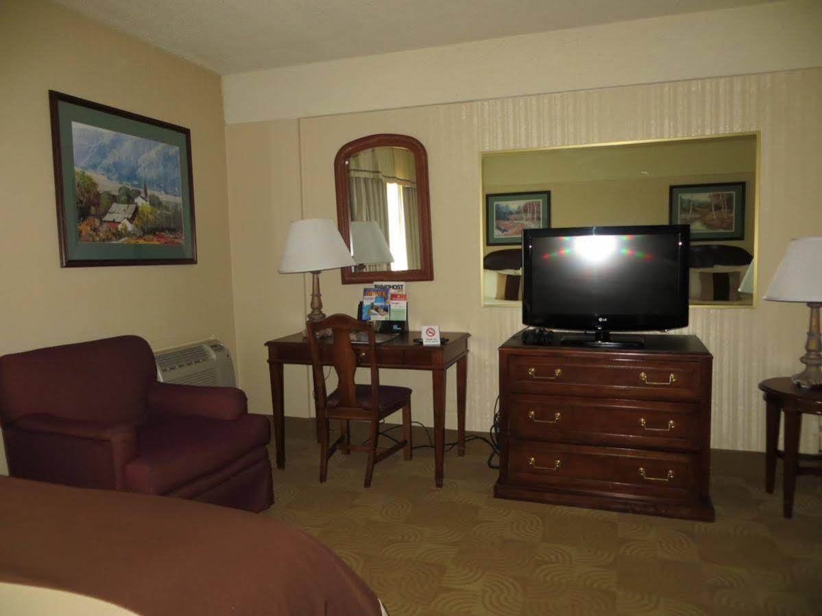Ramada By Wyndham Downtown Hotel DEN